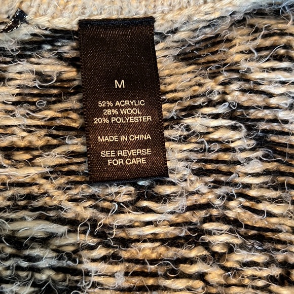 Buckle Cheetah wrap sweater size M - Picture 2 of 2